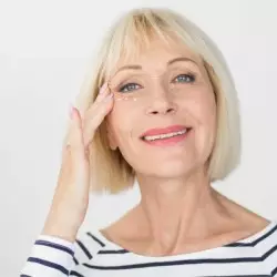 Cremă antirid pentru față cu extract de secreție de melc
