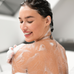 Gel de duș pentru îmbunătățirea elasticității pielii cu acid hialuronic activ și vitamina E